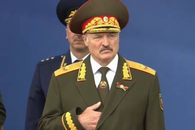 Лукашенко: в Конституции надо закрепить, что президентом можно стать после армии