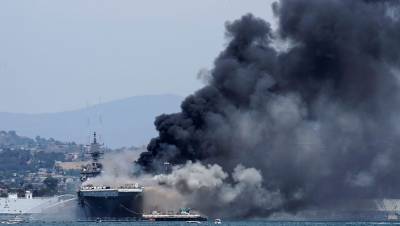 Пожар на корабле ВМС США в Сан-Диего потушен спустя четыре дня