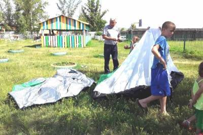 В Бурятии дети в реабилитационном центре переехали жить в палатки