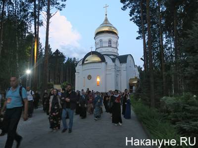 Травля за ношение масок, слезы и крики: как прошел крестный ход у Среднеуральского монастыря