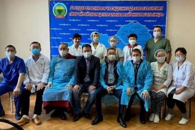 Визит единороссов Саклакова и Мажиева в Могойтускую ЦРБ стал причиной штрафа для медсестры