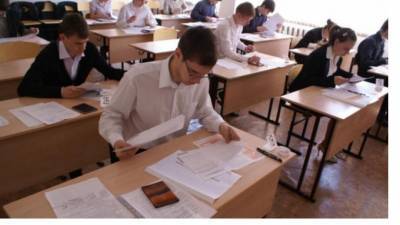 В Петербурге больше 150 выпускников сдали ЕГЭ по ИКТ, литературе и географии на 100 баллов