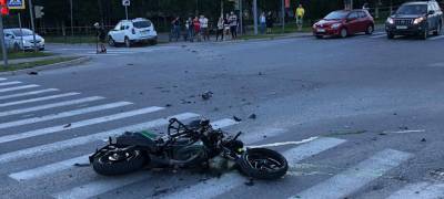 Молодой водитель кроссовера в Карелии "отправил" мотоциклиста в больницу
