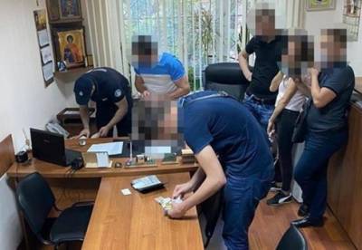 В Одессе копов задержали за вымогательство денег у сутенеров (фото)