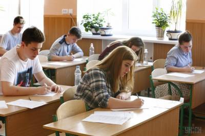 Сегодня в Украине завершается основная сессия ВНО, школьники проходят тестирование по химии