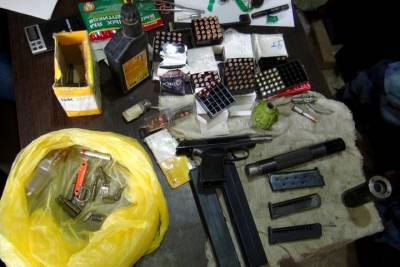 Астраханец устроил дома склад незаконного самодельного оружия