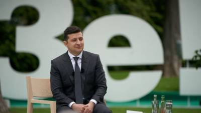 Зеленский на выступлении в Раде пообещал "вернуть все территории"