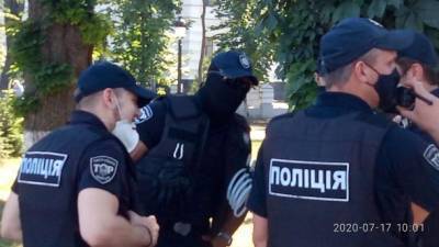 Против законопроекта Бужанского: на митинге возле Рады произошла стычка с полицией