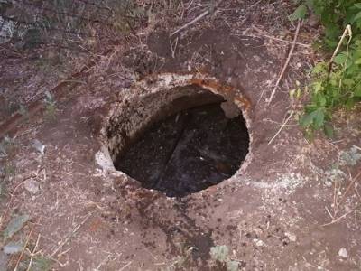 Трое жителей Саратовской области один за другим погибли при чистке выгребной ямы
