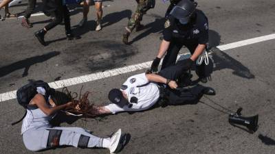 Трое нью-йоркских полицейских были ранены в столкновениях с демонстрантами
