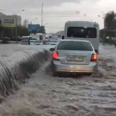 Ливень затопил улицы Ростова-на-Дону