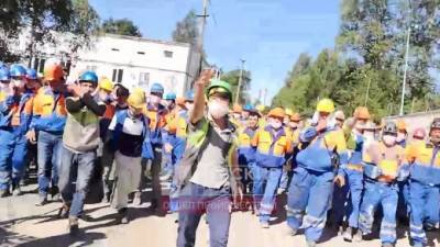 "Драка будет": бастующие рабочие "Лахта-центра" грубо вытолкали журналистов