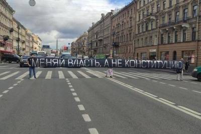На перекрывших баннером Невский проспект активистов завели дело