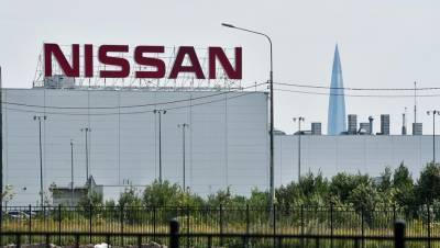Завод Nissan перед отпуском уволит четверть сотрудников