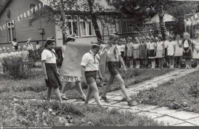 Под стук колес и барабанов: как воронежские советские студенты управлялись с вагонами и детьми