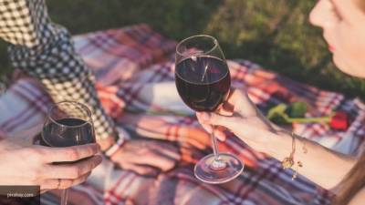 Росконтроль дал рекомендации по выбору вина для отдыха на природе