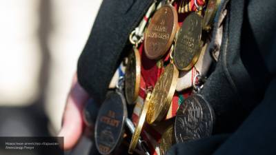 Мужчину задержали на украинской границе и отобрали медали в честь 75-летия Победы