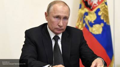 Песков заявил, что Путин в курсе идеи оргкомитета "Бессмертного полка" перенести акцию
