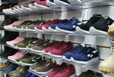 В Тверской области предприниматель торговал поддельной обувью