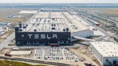 Фирма Tesla приостановит работу своего главного завода