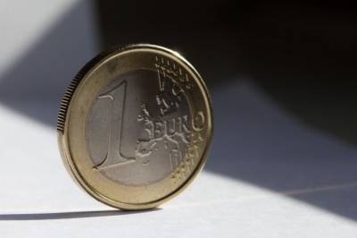 Курс евро впервые с начала мая превысил отметку в 82 рубля