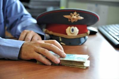 Начальника антикоррупционного отдела полиции Гатчины задержали за взятку