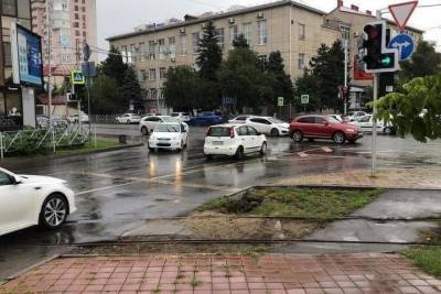 В ожидании дождей на дороги Краснодара вышла водооткачивающая техника