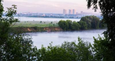 Москвичей предупредили о тумане на дорогах