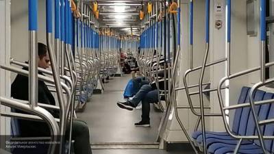 Движение поездов восстановили на "оранжевой" ветке метро Москвы после падения человека