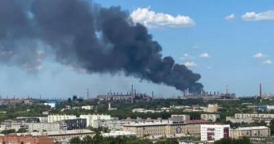 В Челябинске в горящем складе произошло обрушение и разлив масла
