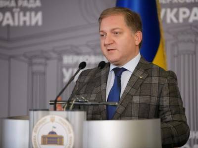 Нардеп из ОПЗЖ Волошин заявил, что у Украины нет суверенитета. В Раде его назвали сукой и потребовали реакции правоохранителей