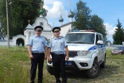Судиславские полицейские проявили отвагу на пожаре и спасли пожилую костромичку