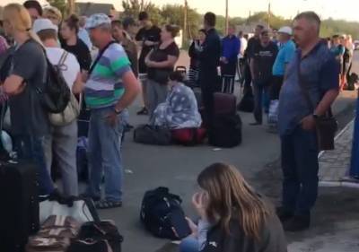 Террористы «ДНР» устроили профанацию с пропуском людей через КПП «Еленовка»