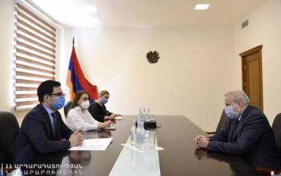 Министр юстиции Армении и посол России обсудили вопросы сотрудничества