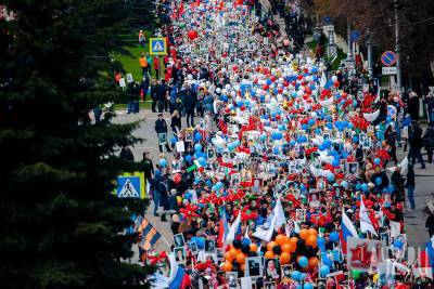 В Кремле прокомментировали решение о переносе «Бессмертного полка»