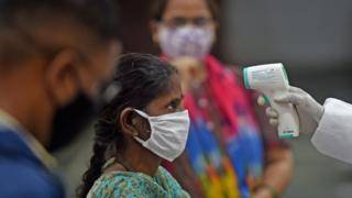 Коронавирус: миллион больных в Индии, два - в Бразилии; Британия смягчит карантин