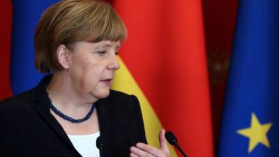 «Заблудившаяся» на саммите ЕС Меркель попала на видео