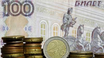 Временное колебание: курс евро впервые с 4 мая превысил 82 рубля