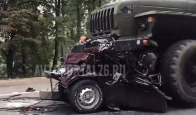 В ДТП с колонной военных машин под Ярославлем погибли два человека