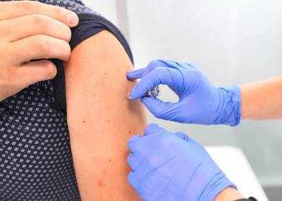 Вакцинация против гриппа снизит число тяжелых пациентов с COVID-19 – Мурашко