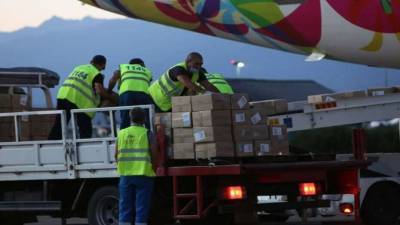 Ещё 33 тонны медикаментов доставили в Алматы рейсами из Индии и России