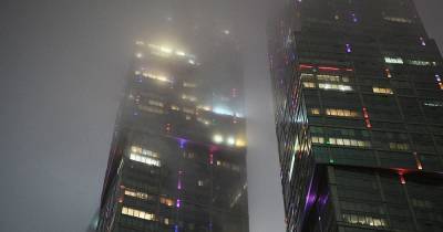 Москвичей предупредили о густом тумане на дорогах