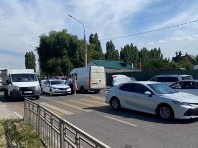 Водитель сбил женщину с ребёнком на пешеходном переходе в Воронеже
