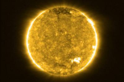 Космический зонд зафиксировал тысячи “костров” на Солнце. Фото и видео
