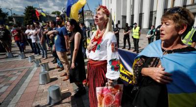 В "Слуге народа" говорят, что не будут осенью выносить на рассмотрение Рады законопроект Бужанского