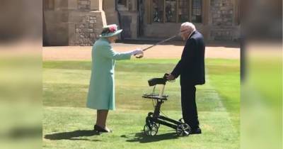 Королева Елизавета посвятила в рыцари 100-летнего ветерана, собравшего 40 млн долларов для медиков (видео)