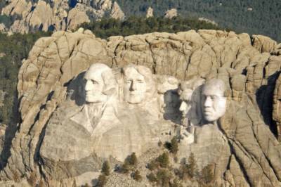 Канье Уэст показал фото скалы президентов США со своим лицом