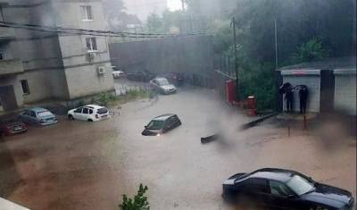 МЧС предупредило жителей затопленного ливнем Ростова-на-Дону о продолжении дождя