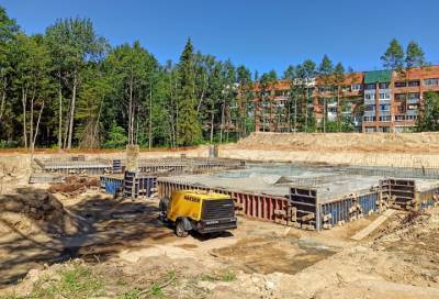 В Сосновом Бору залили фундамент нового детского сада на Липовском проезде