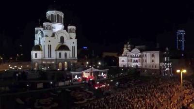 Около 10 тысяч паломников этой ночью присоединились к Крестному ходу в Екатеринбурге